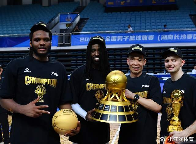 星空体育app-签约达成！单场33+9+7强力锋线加盟天津男篮，能否率队重返季后赛|托尼·克罗斯|林庭谦|NBL|张德贵|球队_新浪体育_新浪新闻