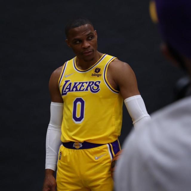 韦少如愿穿上湖人0号球衣，背后的艰辛他自己清楚