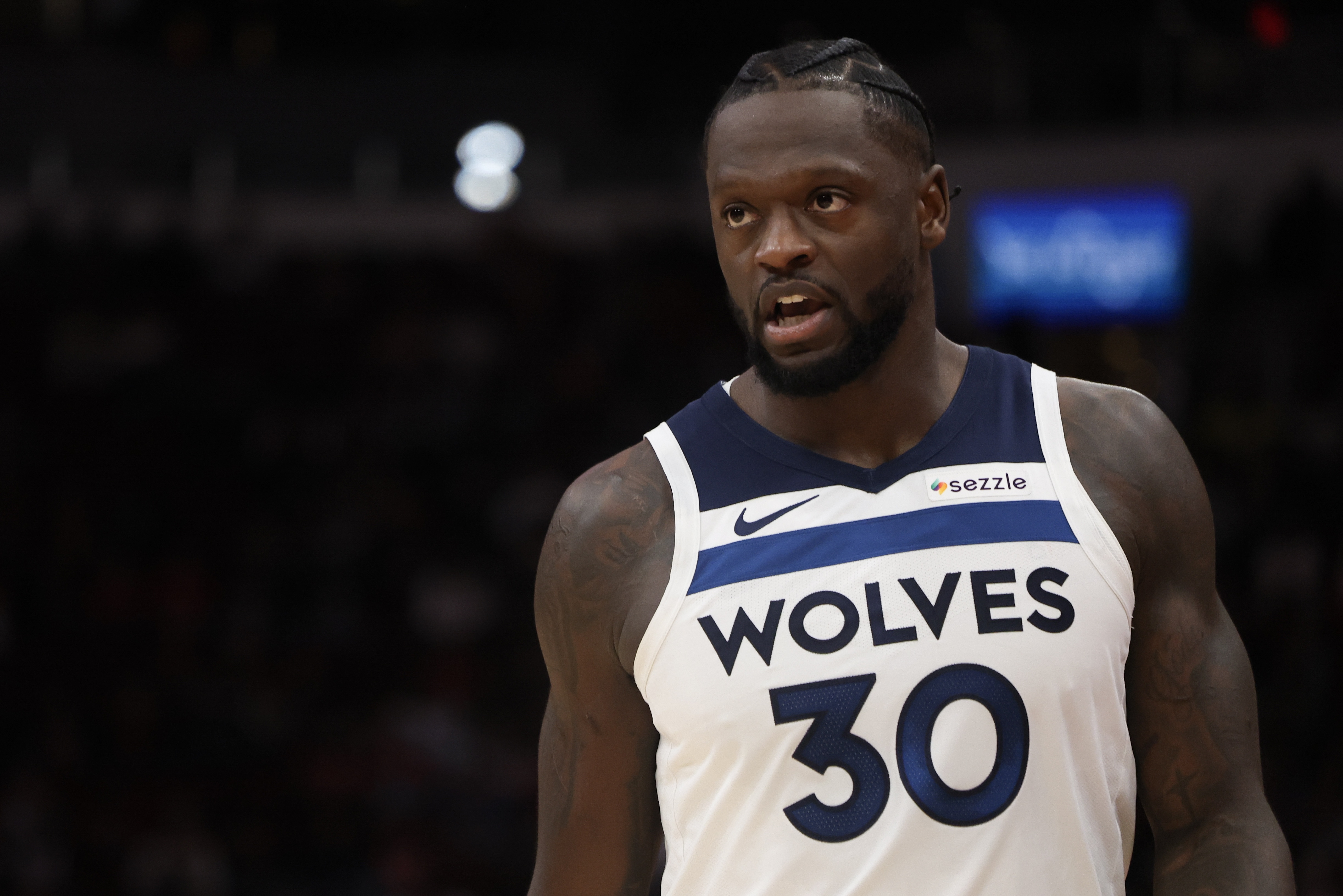 星空体育官网-兰德尔出战23分钟 15中7&amp;三分6中1拿18分7板2助 出现6失误